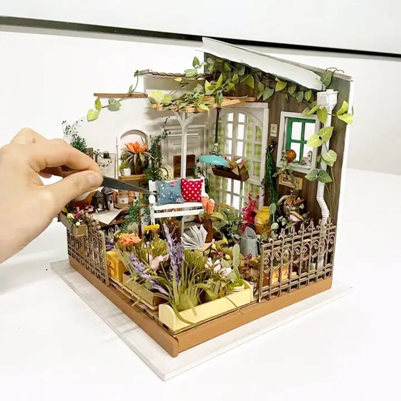 Rolife Miller's Garden DIY Garden Yard Miniature Kit