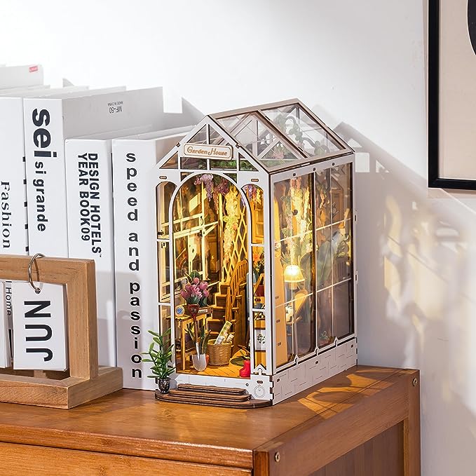 Rolife Garden House Book Nook Kit