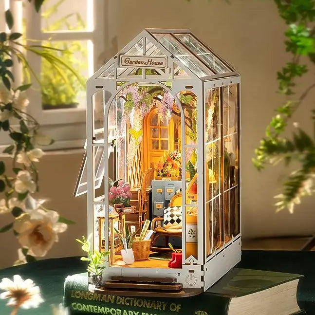 Rolife Garden House Book Nook Kit
